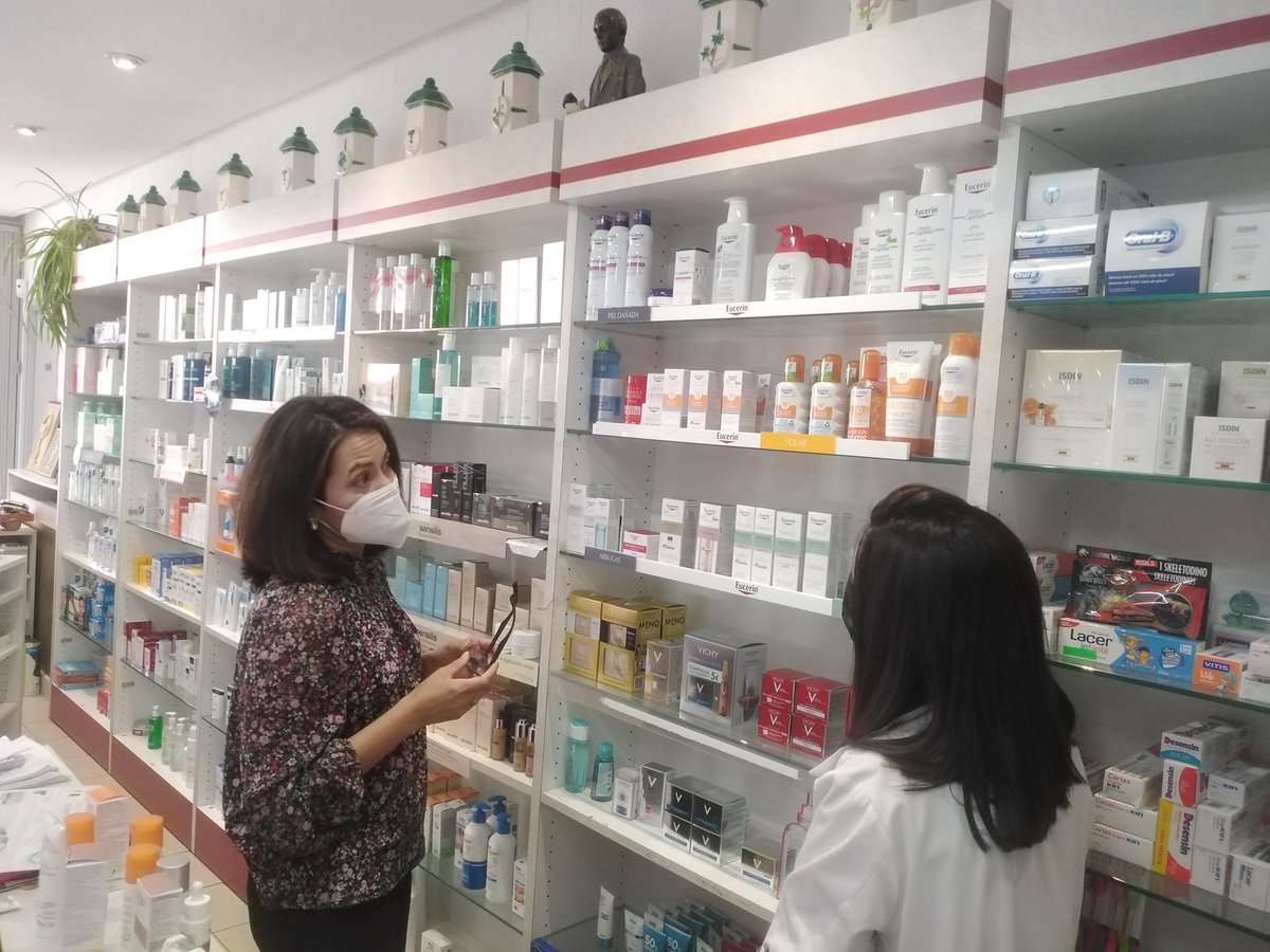 farma_castillo's tweet photo. 📋 Hoy hemos recibido, todos los miembros de la farmacia, una formación con las últimas novedades de los productos de @EucerinES, con el fin de presentaros, de la mejor manera posible, sus últimas novedades👌

No dudéis en preguntarnos!!!

#eucerin https://t.co/J3XOu1n7eI