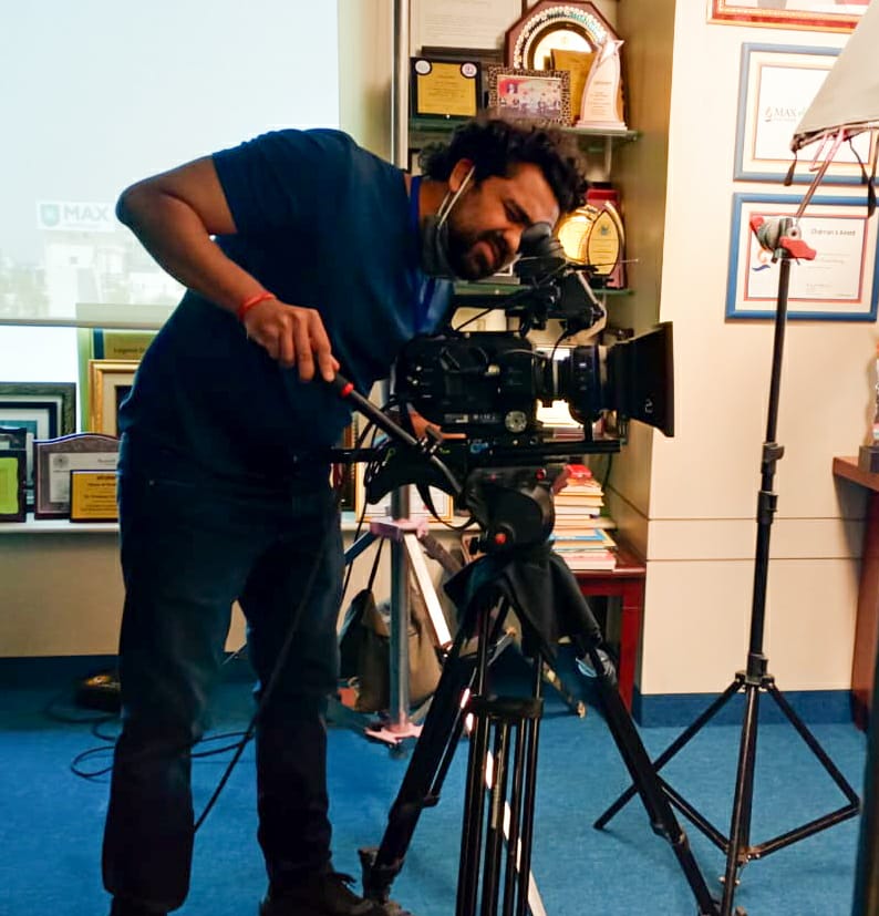 visualhousetvh's tweet photo. Special thanks to our team members for their effort
#thevisualhouse #wherevisionarieswork #office #creativeagency #behindthescenes #bts #shootmode #shooting #shootwork #workoutmotivation #movies #documentary #biopic #equipments #teamwork #bestteam #teamcanon #nikonphotography https://t.co/Gf7QYqjuwl