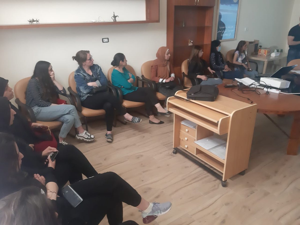 Nahwalwatan's tweet photo. تدريب المندوبين للوائح التغيير. 
Training of the delegates for the Change Movement Lists.
#ثورة #لبنان #نحوالوطن #الشعب_قرر #التغيير_بلش #انتخابات_2022 https://t.co/aXjmrh1btF