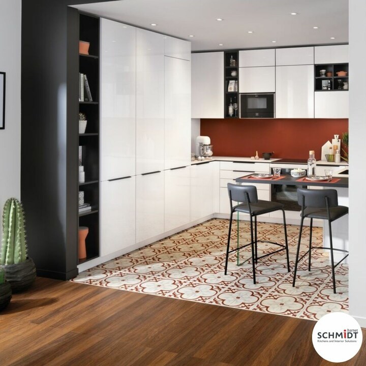 schmidtbarnet's tweet photo. This U-shaped kitchen with Everest-coloured units and the Black units from the Loft range is the perfect option if you are looking for a modern yet functional kitchen. 
 
Contact us on 020 3691 8888 to discover more about our services. https://t.co/sODIOG5GAp