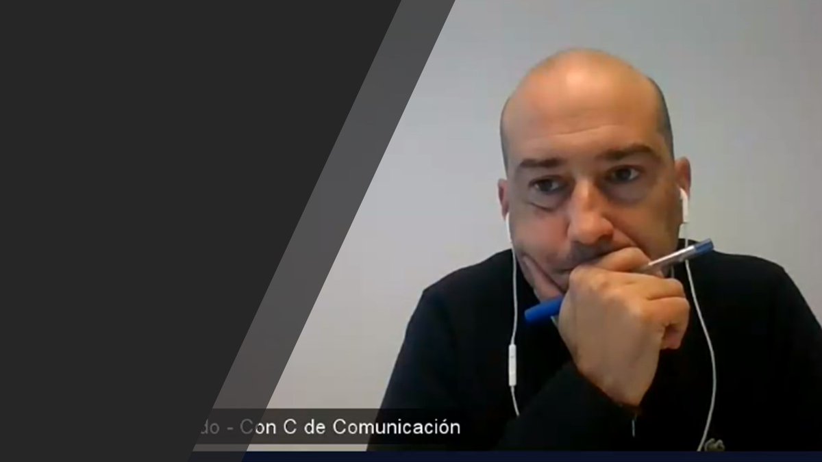CCompostela's tweet photo. Hoxe tivemos unha nova xornada da Oficina @Acelerapyme da @CCompostela para falar da presenza da marca en internet con Fernando Rodríguez de la Torre @AgenciaConC. Debemos saber que vendemos🛒 e a quen 👨‍💻. 
#presenza #marca #internet #Website https://t.co/Vk1CfphPsF