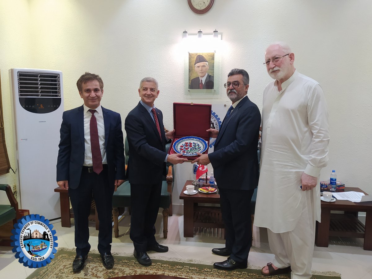 kcci_official's tweet photo. Mr H.E. Cemal SANGU, Consul General & Mr. Eyyup YILDIRIM, Commercial Attache, Turkey visited KCCI today, 10th May, 2022.
#Karachi #Chamber #KCCI #ChamberofCommerce #Industry #PresidentKCCI #MuhammadIdrees #Trade #InternationTrade #PremiumChamber #Pakistan #TURKEY https://t.co/r9PIOfgIhT