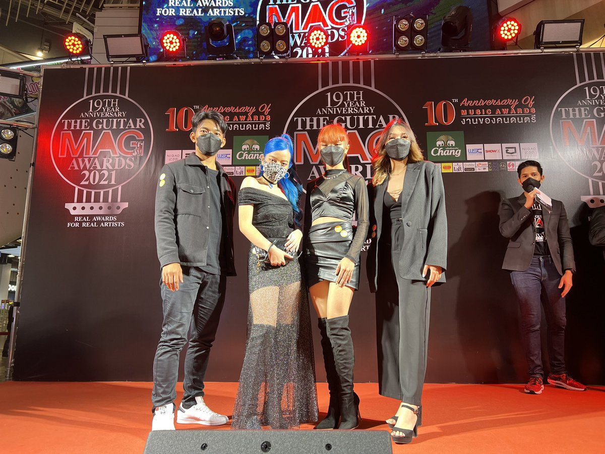 iammusiclabel's tweet photo. เบสท์ วีนัส โอบ ไอซ์ ราวมง่าน The Guitar Mag Awards 2021 ที่โชว์ดีซีวันนี้ค่า
#YESIAM
#BESTTHITINAN #ICETAMONWAN #OPEOPKHWAN #VENUSSAKSIRI https://t.co/0TNrCk8es0