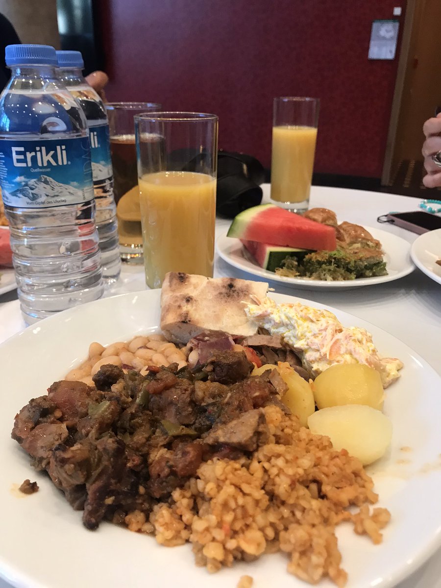 RukiyeAPatan's tweet photo. 09.05.2022 / Berlin

Türkiye Cumhuriyeti Berlin Büyükelçiliği 

Türk öğrencilerini yalnız bırakmayan ve desteklerini esirgemeyen Berlin büyükelçiliğimizde bayramlaşma davetine katılmak onuruna da erişildi  (Türk yemekleri özlenmişti☺️) https://t.co/RUEUePQVAG