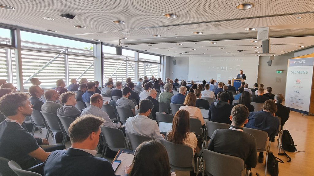 Kevin_ODonovan's tweet image. &quot;DC will be the backbone in the home for #solar, #energystorage, #Vehicle2Grid ... &quot; 

@laurentschmitt  @dcbel_energy at @EMPower_energy conference this morning... 

#EMPower #TheSmarterE