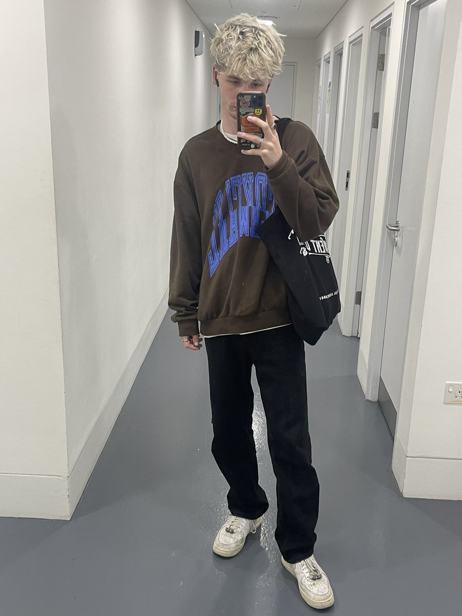 thatollie's tweet photo. i wish i studied fashion https://t.co/ruz5N64eBV