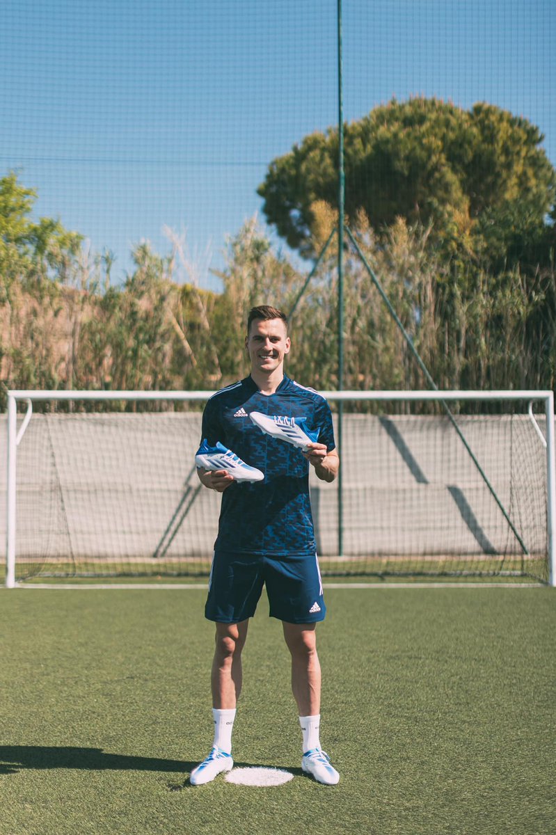 arekmilik9's tweet photo. Brand new Adidas X Speedflow - shine like a 💎
adidas Football #xspeedflow #wspolpracaadidasfootball #createwithadidas https://t.co/zvgw0d9tNv
