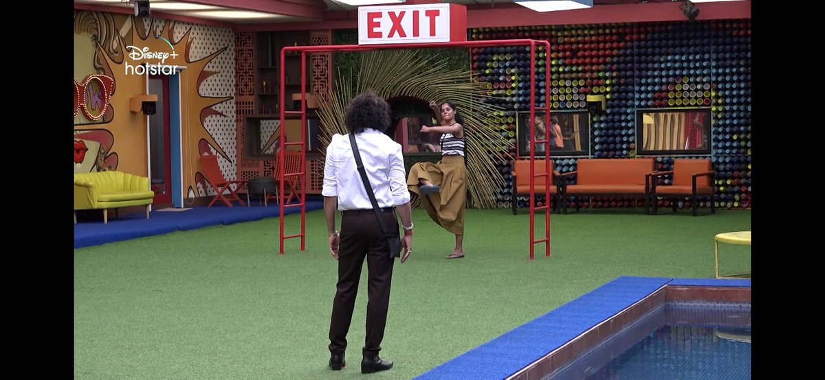 just__sayinggg's tweet photo. @DisneyPlusHSTel @DisneyPlusHS @EndemolShineIND #BiggBossNonStop 
#BindhuMadhavi 
Idi ayya frame antey🔥🔥🔥
Thanks ra natta
Ni valla bindu winner avabothundi🏆 https://t.co/r8GkZDXnEB