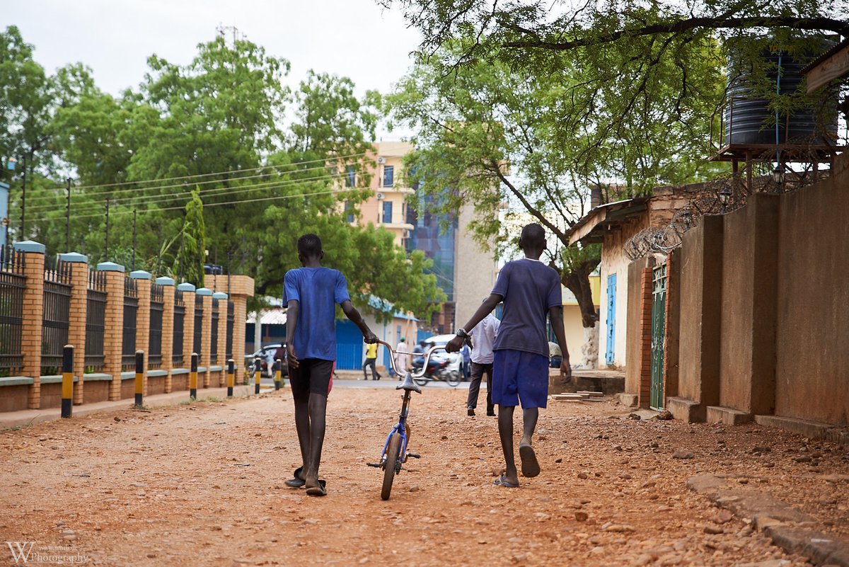 wittlitweets's tweet photo. Sharing, Juba, South Sudan [15.02.2019]

#sharing #bycicle #Juba #conflictzone #SouthSudan #Africa #EastAfrica #travelAfrica #offTheBeatenPath #RoadsLessTravelled #wittlig #NeverStopToExplore https://t.co/i1QsdiRctd