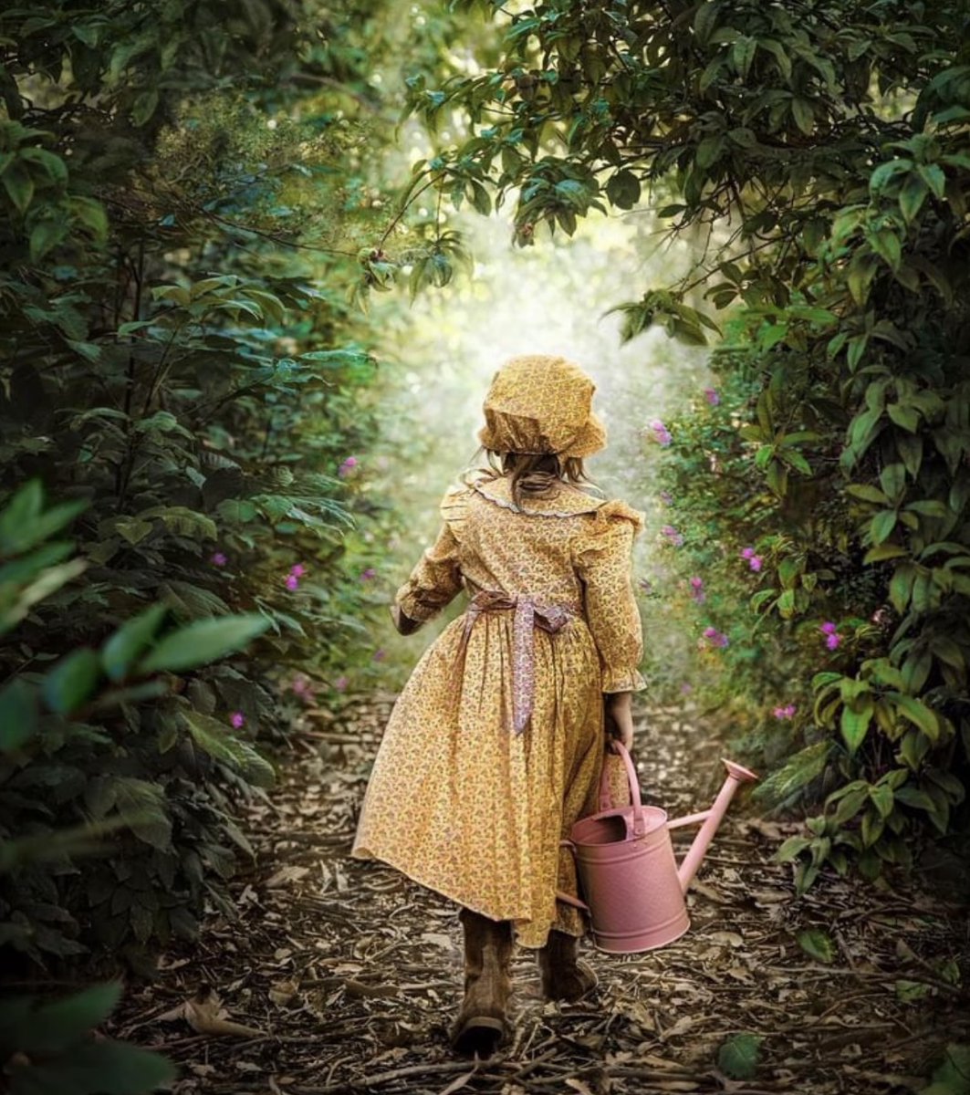 ramblingsloa's tweet photo. Don’t wait for someone to bring you flowers.
Plant your own garden and decorate your own soul.

Mario Quintana 
📸 Jessica Drossin https://t.co/qO7vRlAUIt