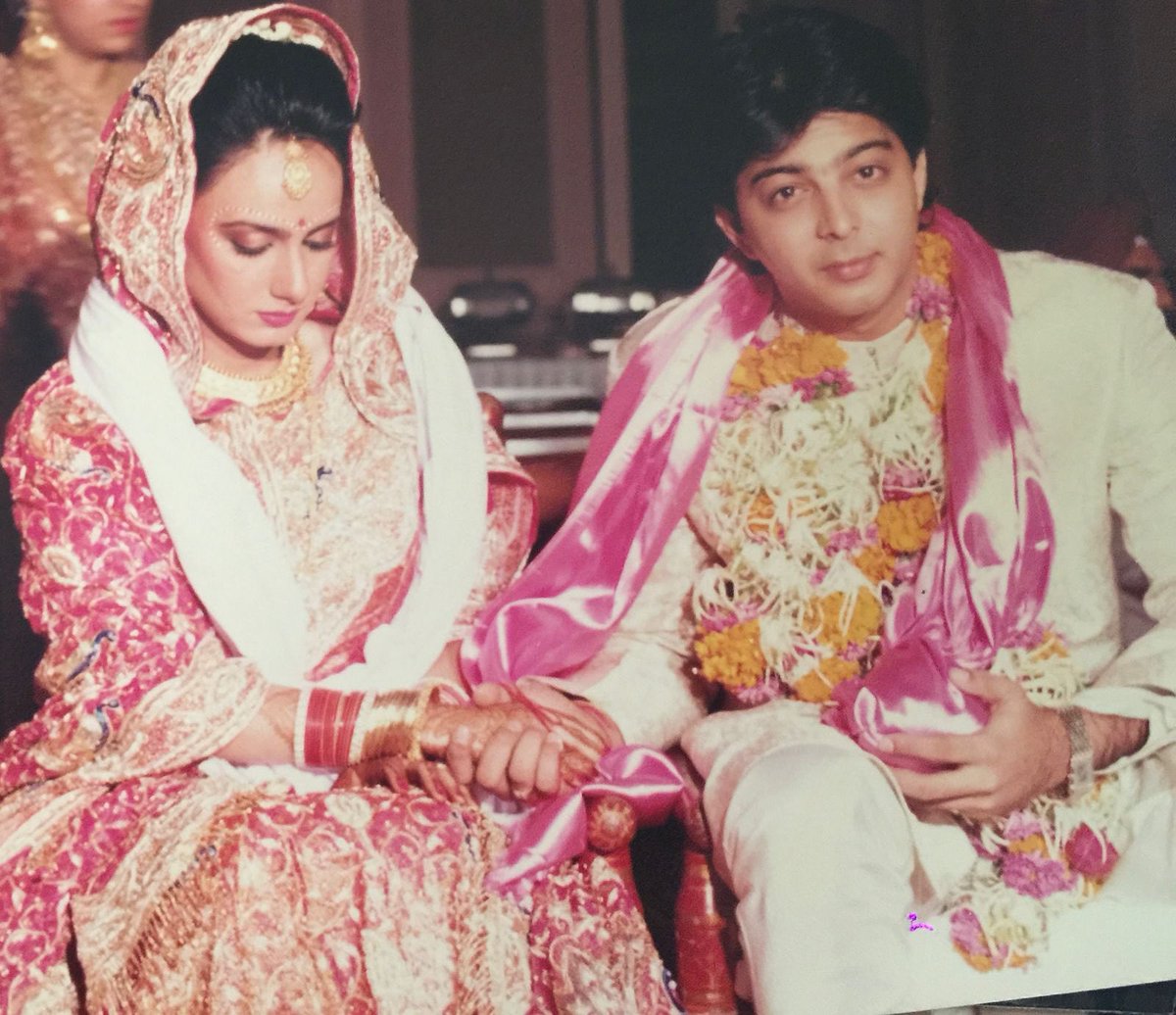 Here’s one of my favourite pictures of my parents❤️ I've always looked up to them for the perfect marriage! Their blessings are always with me.. now I need YOURS! Also, some advice please, kyunki sab kehte hai - shaadi ke baad sab badal jaata hai. Kya sachi badal jaata hai?