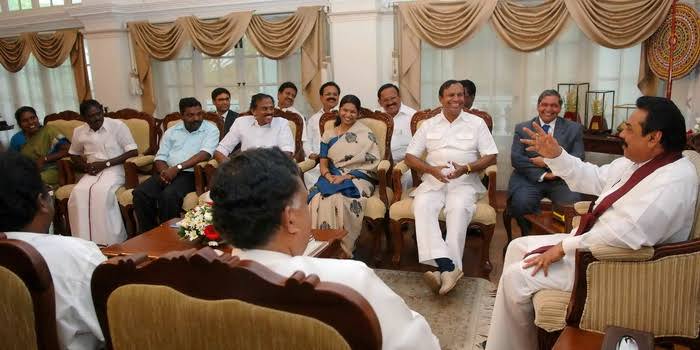 tamil24pt's tweet photo. "ஊழிற் பெருவலி யாவுள மற்றொன்று 
சூழினும் தான் முந்துறும்" 
- குறள் 380.

எம் தமிழ் மக்களைக் கொன்று குவித்த சிங்களம் இன்று வீழ்வதைப் போல, அதற்குத் துணைபோன திராவிடமும் வீழும்; அத்தனை துரோகிகளும் வீழ்வர்.

"உழ்வினை உருத்துவந்து ஊட்டியே தீரும்"

தமிழர் வாக்குப் பொய்க்காது. https://t.co/QSThMY6u9z