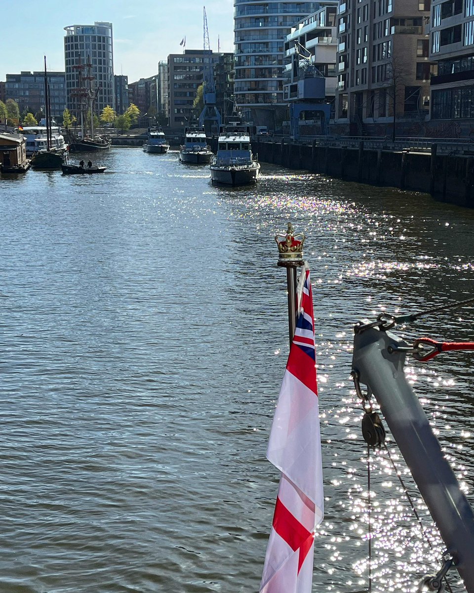 HMSExplorer's tweet photo. Thank you to Landeskommando Hamburg for such a warm welcome to your incredible city and the #RiverElbe! @RoyalNavy @deutschemarine @CdrJamieWells @HMS_Ranger @HMS_Smiter @HMSExploit
#CFSoverseas2022 #WeAreNATO #BetterTogether https://t.co/jvVTB51zmg