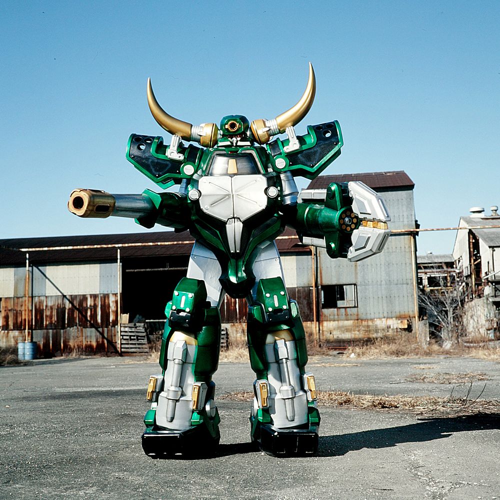 マグナギガ 登場作品:仮面ライダー龍騎 能力：全身の射撃武器、堅牢な