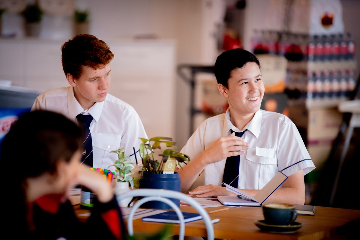 Suncoast_CC's tweet photo. Year 9 Business Students are bringing ideas to life via the Mayor’s Telstra Innovation Awards. Mentors, Colin Graham - @CausewayInno  and Tara Jacobsen - Growth Education Institute are assisting the students in preparing for the Live Pitch and Awards Ceremony in July. https://t.co/z5Gfyys3Yb