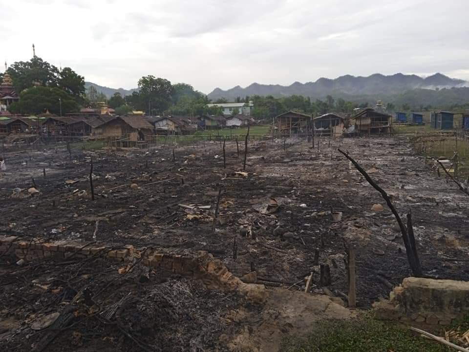 mtina2613's tweet photo. More than 1,000 internally displaced people were left homeless by a fire that razed more than 200 houses at Maha Muni IDP camp in Rakhine State’s Kyauktaw in the early hours on Monday. #2022May10Coup #WarCrimesOfJunta #WhatsHappeningInMyanmar https://t.co/urt3JI9fFF