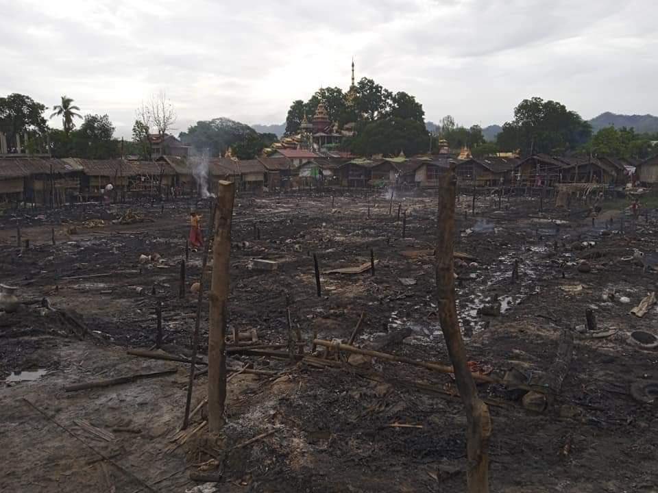 mtina2613's tweet photo. More than 1,000 internally displaced people were left homeless by a fire that razed more than 200 houses at Maha Muni IDP camp in Rakhine State’s Kyauktaw in the early hours on Monday. #2022May10Coup #WarCrimesOfJunta #WhatsHappeningInMyanmar https://t.co/urt3JI9fFF