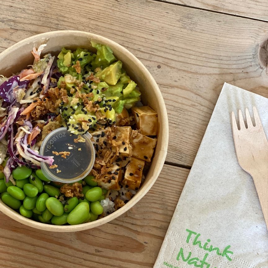 FRESH IN... we have these wholesome SALAD BOWLS 🥗 at The Cheese Shed, made by our lovely friends @sageandsquash.​​​​​​​​
​​​​​​​​
Teriyaki Poke Bowl with tofu, rice, edamame, radish, vegan slaw and avocado, topped with pickled red onion poke sau