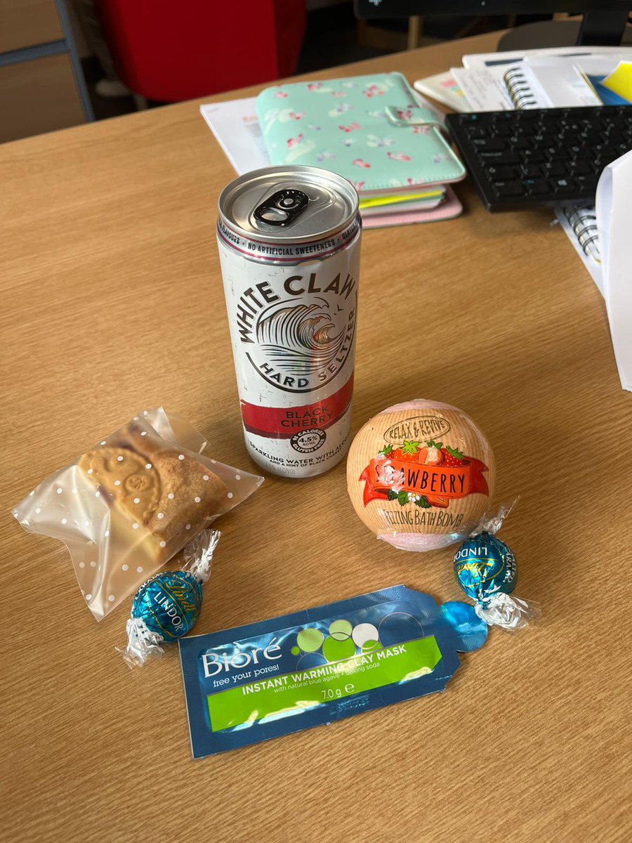whetham_liz's tweet photo. As well as driving down workload, this week we are reflecting on #MentalHealthAwarenessWeek and #Staffwellbeing Day 1 ‘Hug in a Mug’, today ‘Random Act of Kindness Day’ such a thoughtful treat left for me on my desk this morning #compassionatecolleagues @BDAT_CPD https://t.co/g2VW3GBKgz