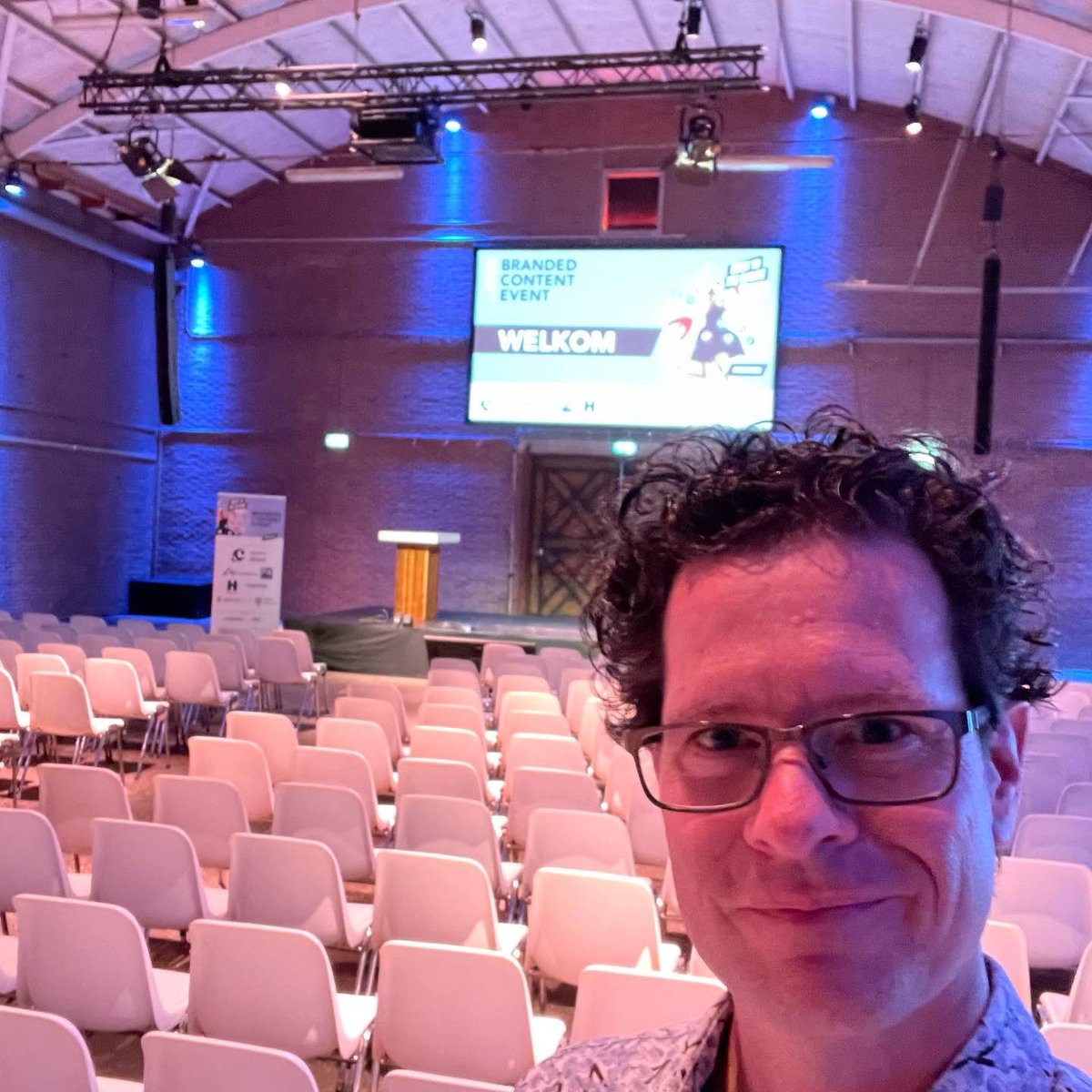 🎤 Vandaag houd ik een spreekbeurt over tips voor de toekomst van marketing tijdens #bce22 : het Branded Content Event van (o.a.) <a href="/MTribune/">.</a> en <a href="/BBPMediaNL/">BBP Media</a> . En <a href="/ronnieovergoor/">.</a> is de spreekstalmeester. Da’s alvast een fijne start.

#marketing #creativiteit #communicatie #spreker