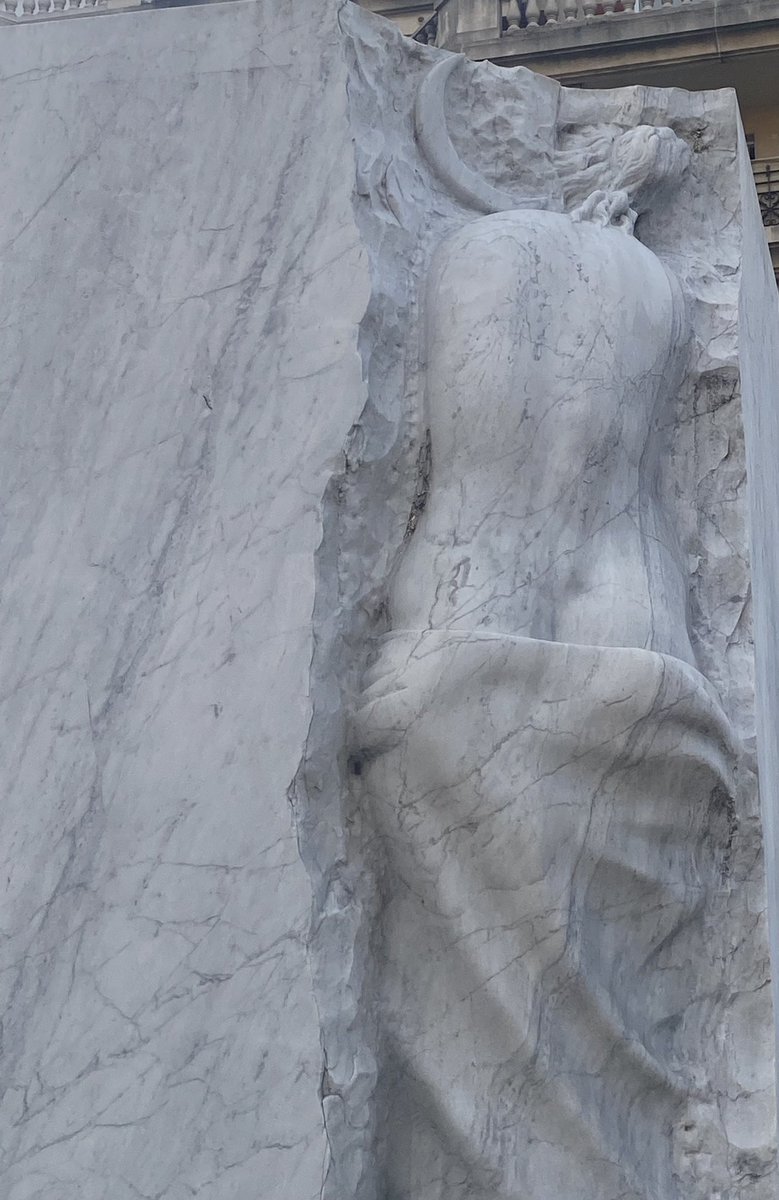 VeGreece's tweet photo. La sculpture donne de l’âme au marbre .💙🧿#CotedAzurFrance #Menton #Sculpture #Sosno #Art #Merveille #beautedujour https://t.co/euxXD33qym