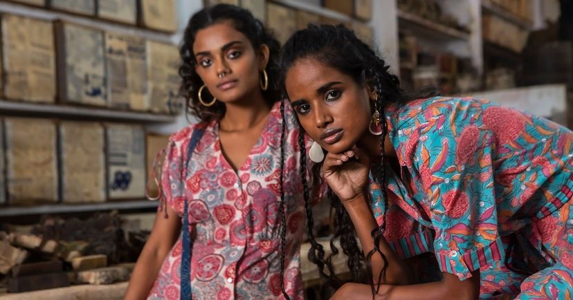 FabindiaMy's tweet image. 𝗖𝗼𝗻𝘀𝗰𝗶𝗼𝘂𝘀 𝗖𝗿𝗮𝗳𝘁 • Be it florals or just prints, you’ll make a statement no matter where you go! Unmistakably Indian and undeniably western, why can’t you be both?
#HandBlocks #Craftsmanship #FabApparel #ArtisanCreations #FabStyles #LocalCrafts #CasualStyles