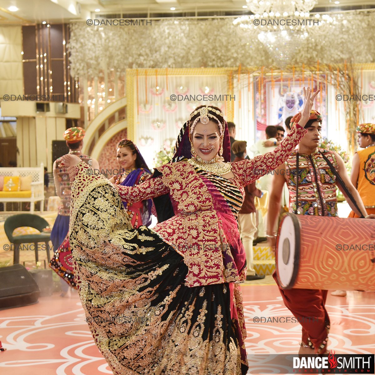 DanceSmithIndia's tweet photo. Stunning Performers and Magnetizing Performance presented by Team Dancesmith✨
#DanceSmithIndia #Bollywood #StagePerformace #StageShows #Performers #LiveEntertainment #bridal #Nazrana #Dancesmith #royal #romantic #weddings #dance #grandweddings #danceperformances #reelitfeelit https://t.co/OLOFoh0h9X