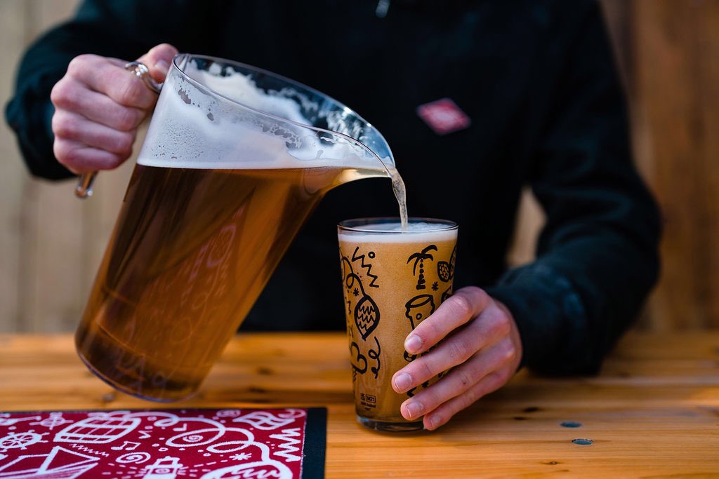 Skinnersbrewery's tweet photo. Watch the FA Cup Final live at the Tap Yard Bar this Saturday. Chelsea v Liverpool, KO 16.45. Arrive early to grab your seats and a 4 pint pitcher of Hellup! #Truro #brewerybar #newham #facup #livefootball #morethanabrewery #skinnersfirst https://t.co/fawrDrBfkD