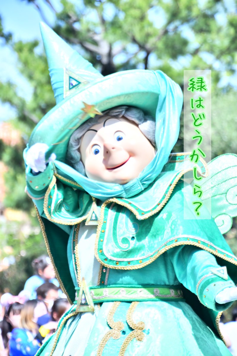 「ピンク色の服を着た女の子をフローラが見つけて喜んで2人に報告してたんだけど、その」|ぐっち🐍のイラスト