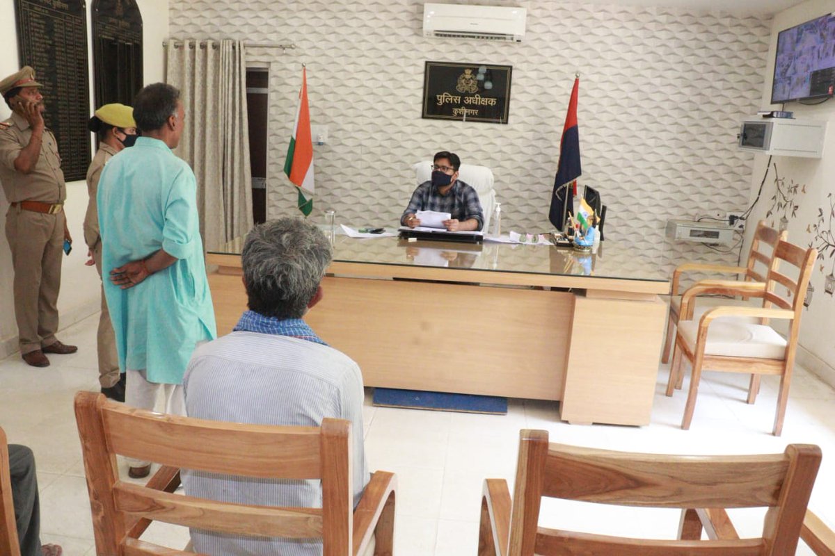 kushinagarpol's tweet photo. #SP_KSN @dhawalips द्वारा पुलिस कार्यालय में जनसुनवाई की गयी तथा शीघ्र गुणवत्तापूर्ण निस्तारण हेतु सम्बन्धित को निर्देशित किया गया। #uppolice https://t.co/FE8od49cCq
