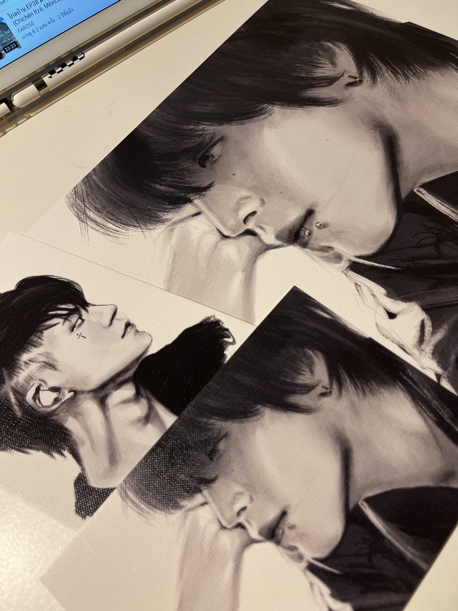 lee_richixx's tweet photo. I love canvas paper 😭🖤 https://t.co/0DlfDbAPYP