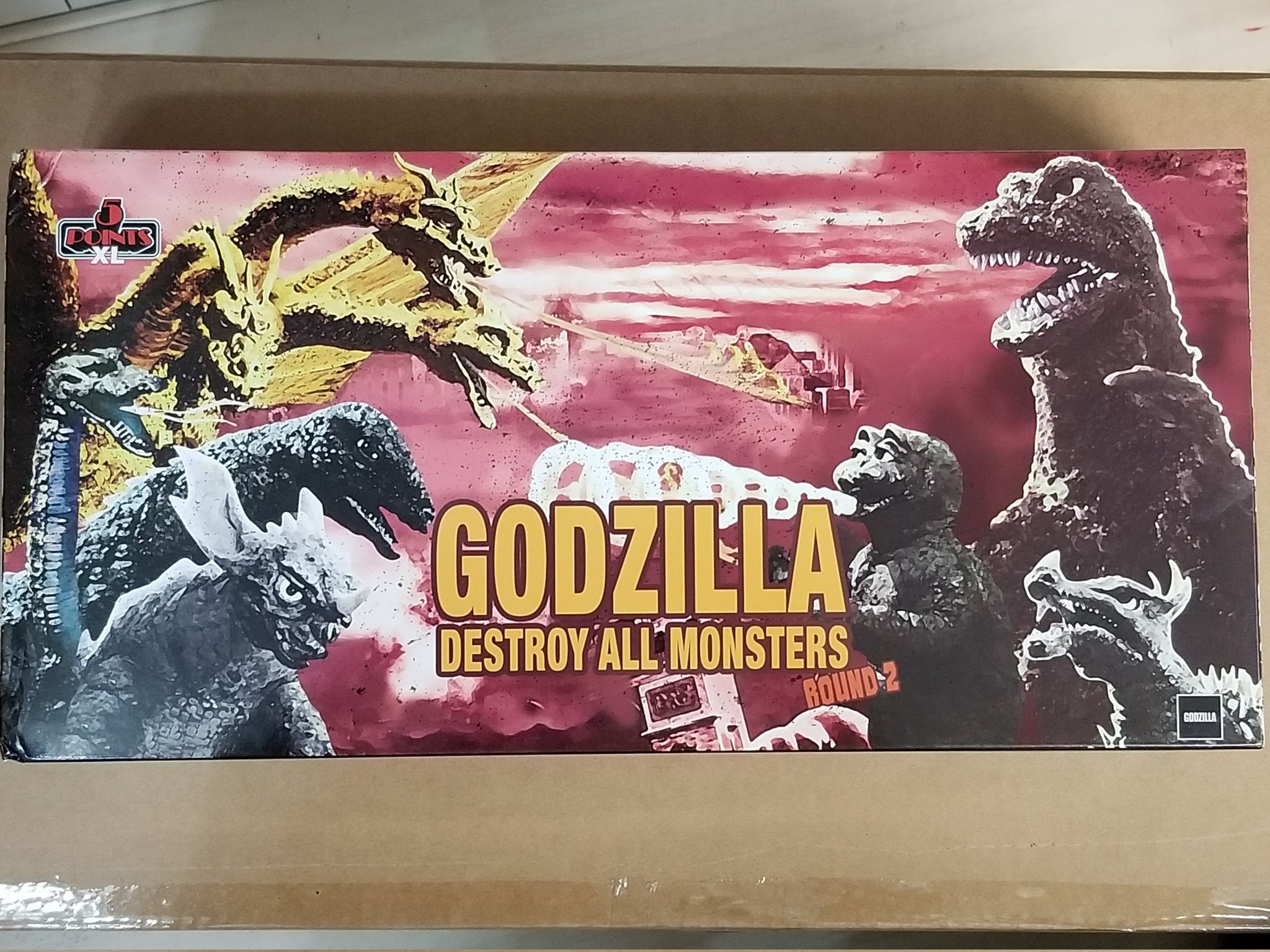 Amazon.com: MEZCO TOYS 5 Points XL Godzilla Destroy All