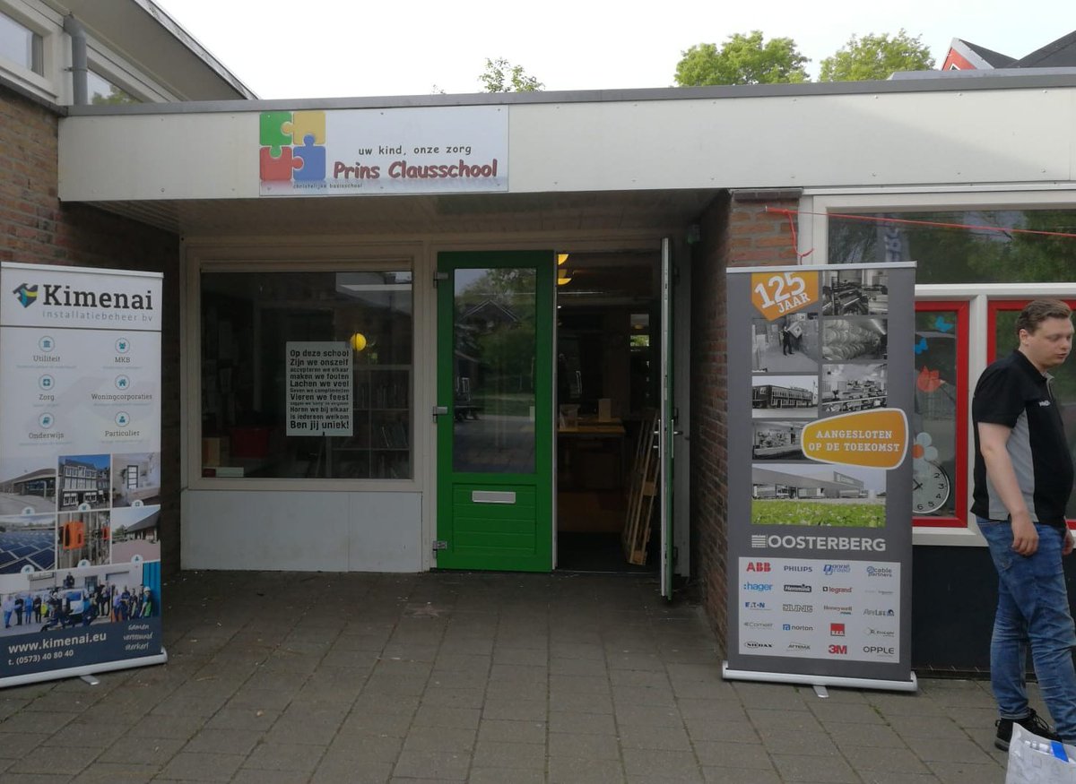 Hallo <a href="/InstallatieJNL/">Installatie Journaal</a> !!! Wij gaan vandaag alweer de 9e school #duurzaam maken MET scholieren, onze jongeren en team en partners als Koninklijke <a href="/oosterberg/">Koninklijke Oosterberg</a>. 

Hallo @Techniekpact Hallo @PO_Raad 
Hallo @MinisterieEZK 
Hallo <a href="/DennisWiersma/">Dennis Wiersma</a> :
Zinvolle inspiratie voor #techniek !