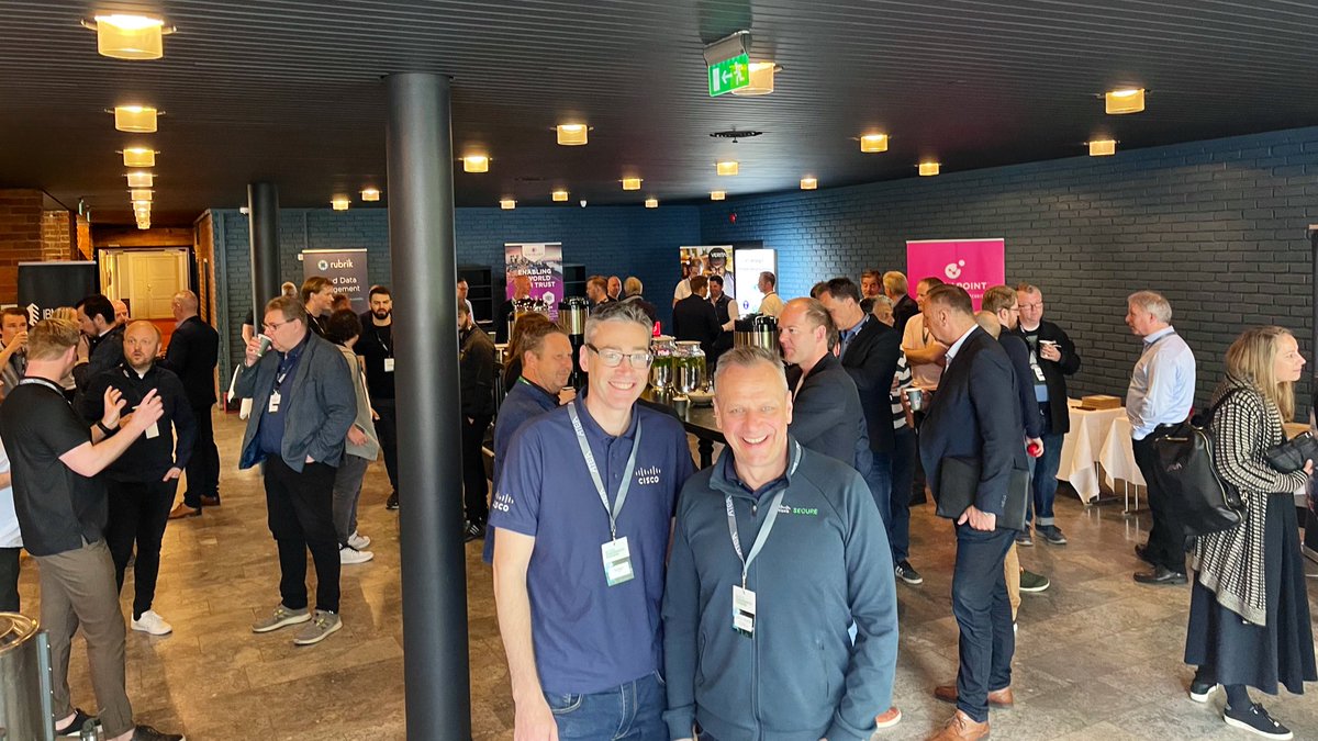 TTmmernes's tweet photo. Da er #SHD22 @AteaNorge Sikkerhetsdag i gang. 

God stemning i stand omerådet der blant annet @MonradH &amp; @LeifSundsbo fra @CiscoSecure @CiscoNorway byr på høy kompetanse og gode dialoger.

Etter Tønsberg går ferden videre til Oslo, STV og Bergen

https://t.co/0C5SdttEb2
@Macan365 https://t.co/Xu0PONa1ZY
