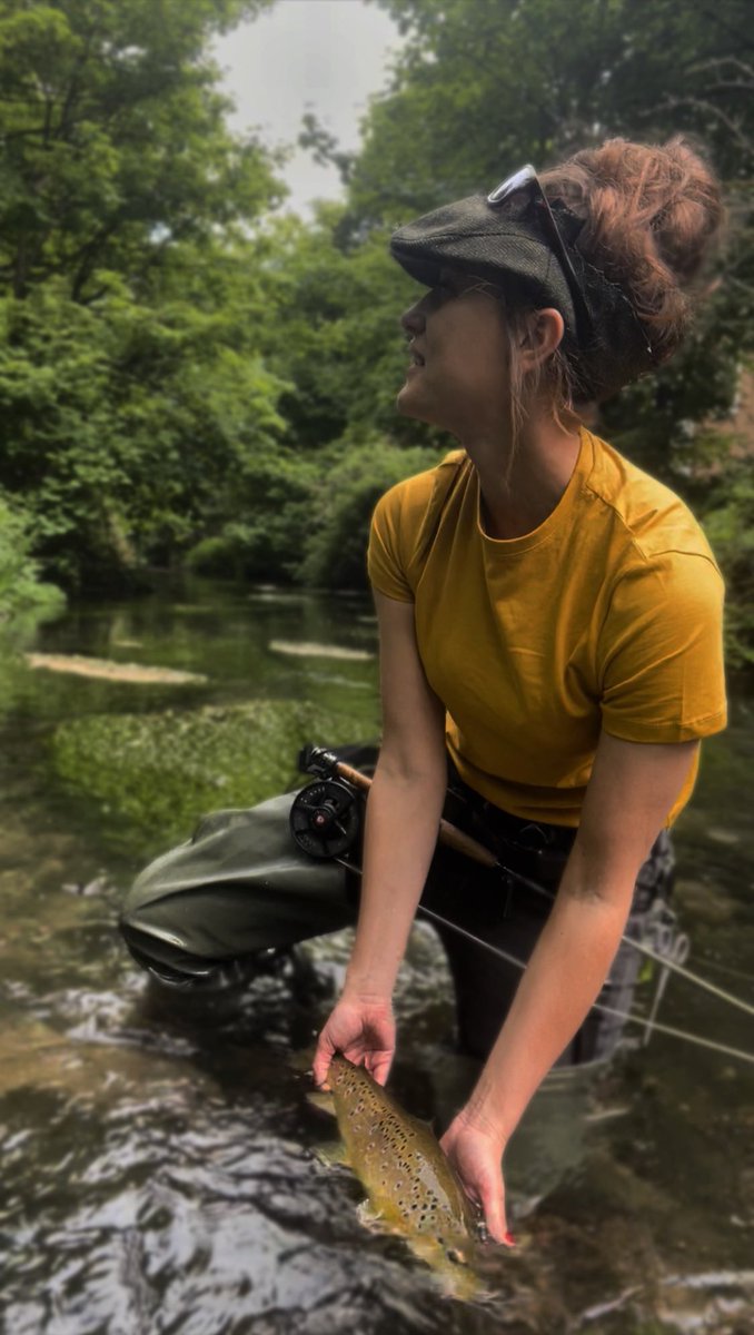 BattamsAmie's tweet photo. The moment I realised water was pouring into my thigh waders…. 
.
#troutbums #troutseason #spritehooks #trout #flytying #flytyinguk #flytyingjunkie #flyfishingjunkie #flyfishinglife #greysfishing #finreel #flyfishing #flyfishinguk #troutbum https://t.co/VeE3qRr9Zr