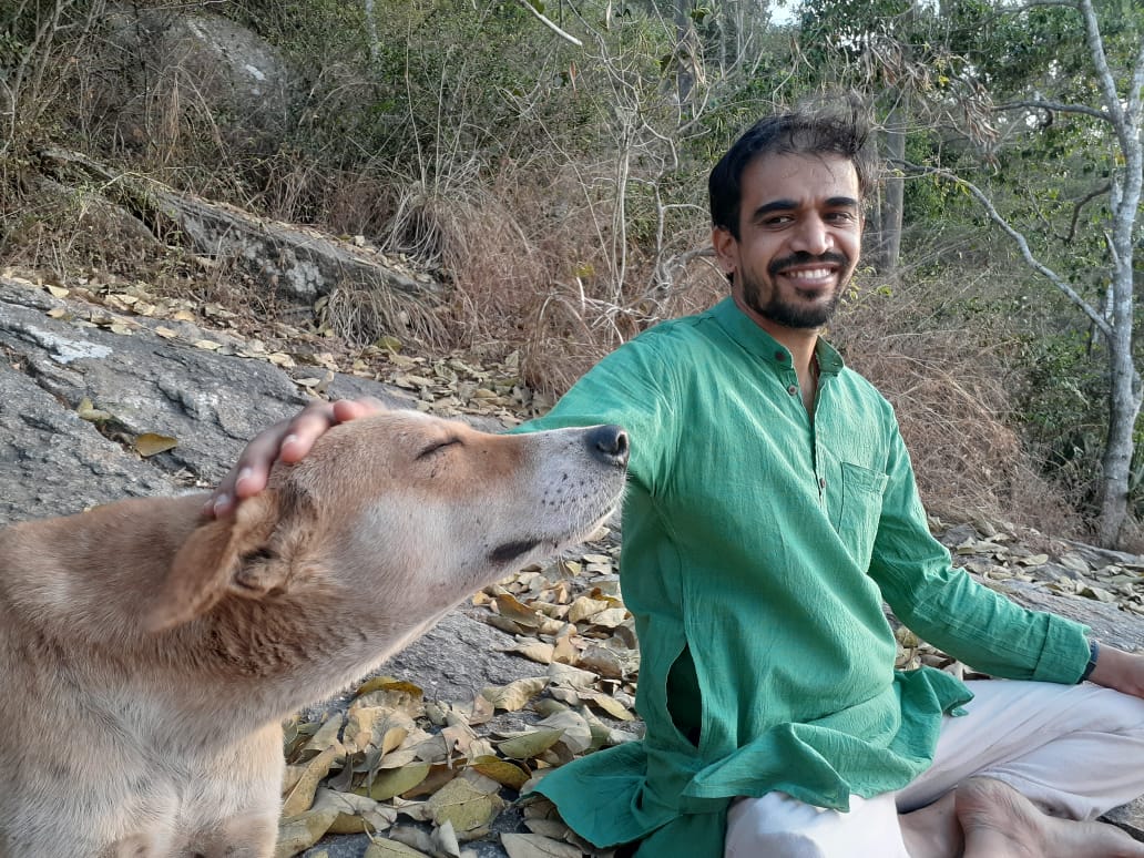 MuruganShruti's tweet photo. Magnificent #Mysuru had so much to offer in its slow paced lifestyle. Climbing up to Sadhguru spot was the highlight of our trip. Our furry friend who we found on the hill guided us to the spot & back. He even stayed & meditated. #noteveryday #dogsneednowords https://t.co/KZ3vrwlrwU