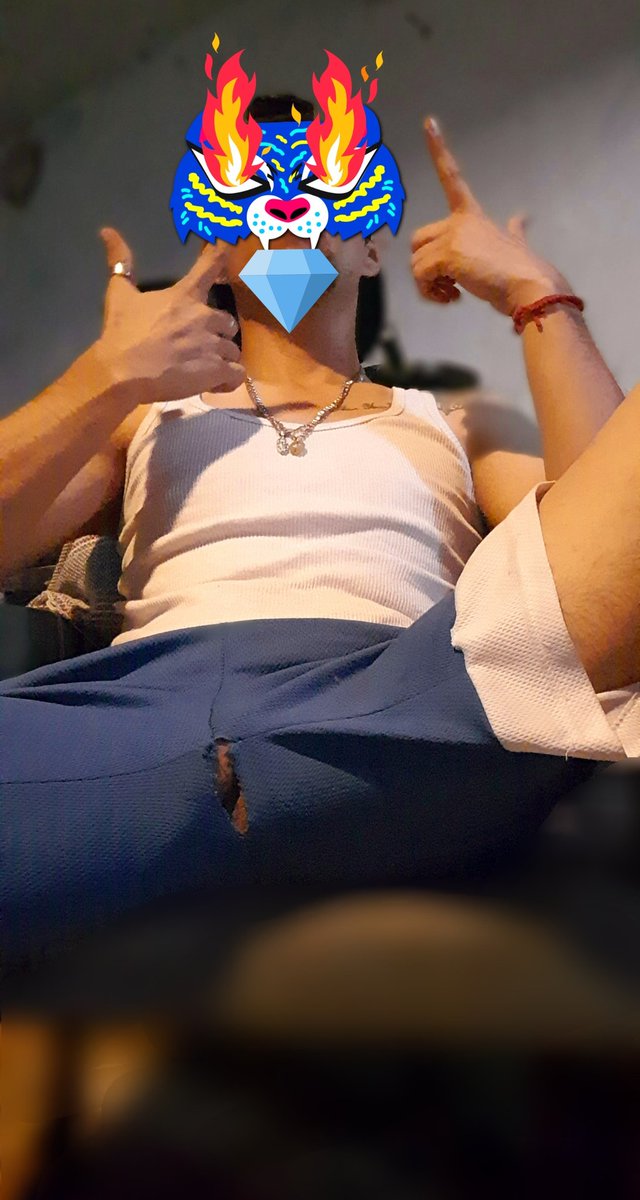 Descansando después de unos baizes.

RT si quieres ver más 😏