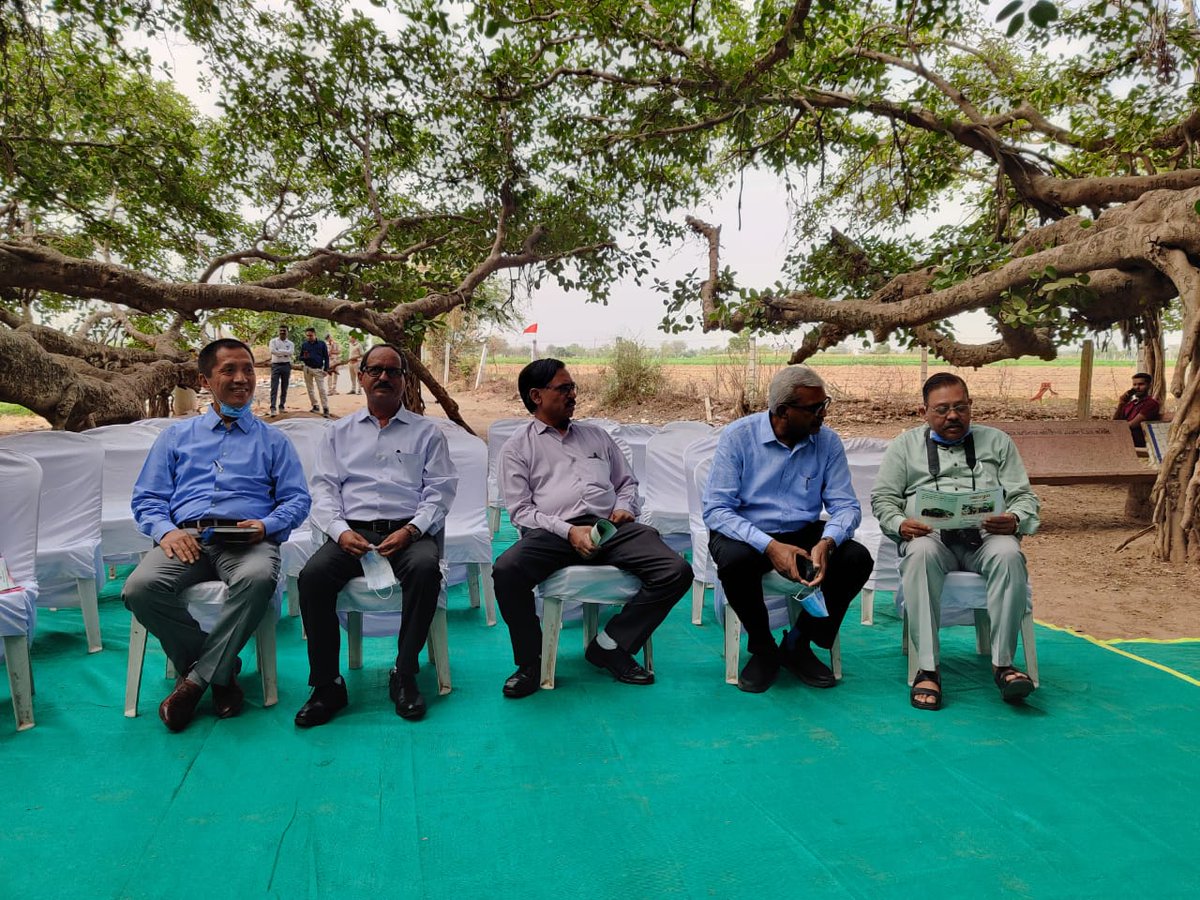 Today Hon'ble CM visited Mahakali Vad, Kantharpur, Gandhinagar. CS, ACS and senior officials of Forest Department were present in the event.