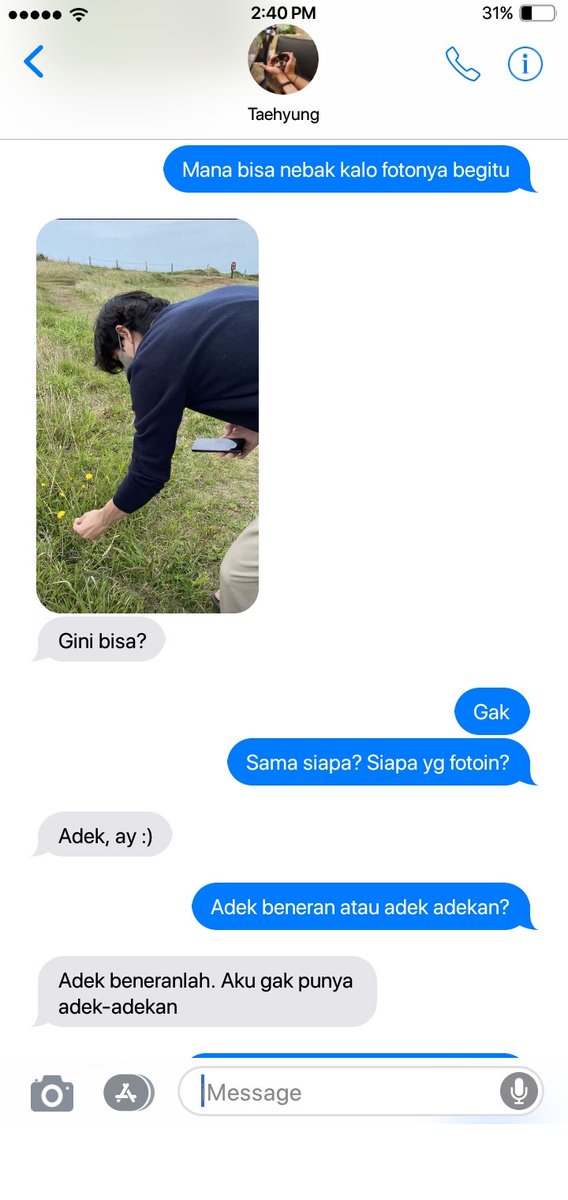 micasa95_'s tweet photo. — Taehyung two tweets au

; Adek mau yg mana? https://t.co/82Z0THt6qV