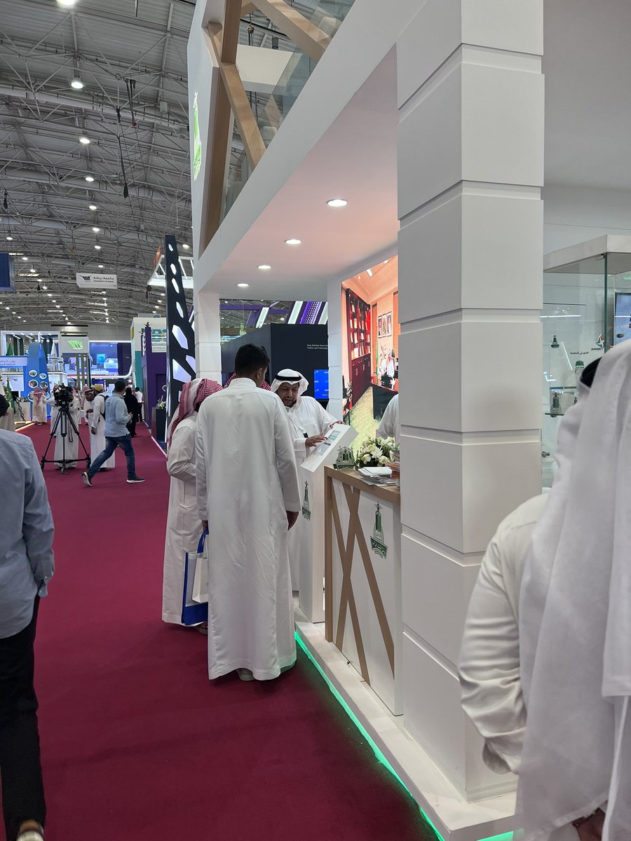 CRA_KAU's tweet photo. اقبال كثيف على جناح #جامعة_الملك_عبدالعزيز في اليوم الثالث ل #المؤتمر_والمعرض_الدولي_للتعليم #ICEE2022 https://t.co/mHIRnrYjmZ