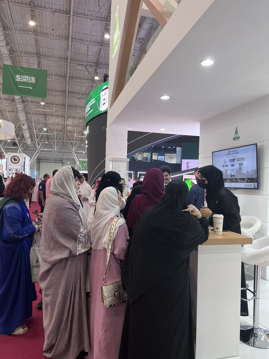 CRA_KAU's tweet photo. اقبال كثيف على جناح #جامعة_الملك_عبدالعزيز في اليوم الثالث ل #المؤتمر_والمعرض_الدولي_للتعليم #ICEE2022 https://t.co/mHIRnrYjmZ