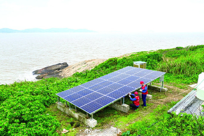 ningbotweets's tweet photo. Recently, the "zero carbon wisdom" micro-grid in Tiedunyu Island, a national nature reserve on Lishan Island, was officially completed and put into operation, adding new green power for the survival and reproduction of Chinese Crested Terns.
#GreenEnergy #EnvironmentalProtection https://t.co/CpjXGhjipP