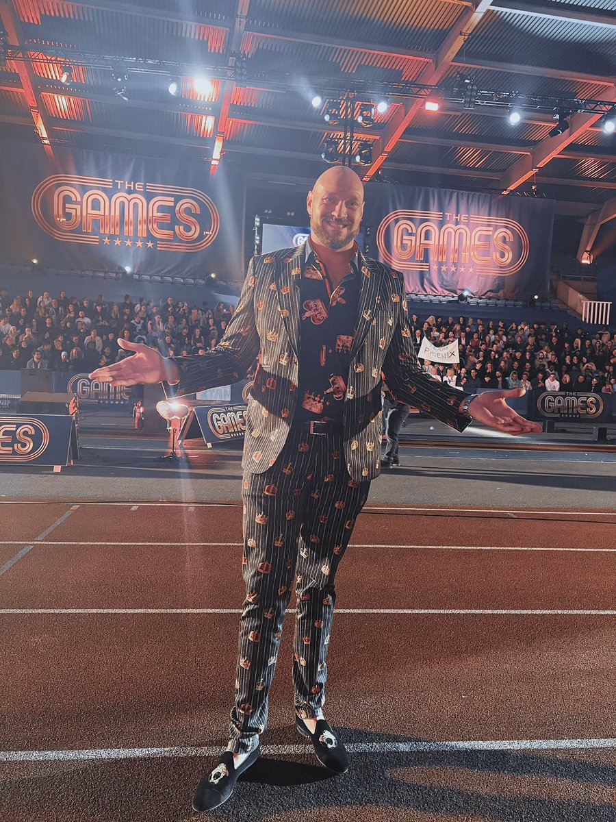 Claudio_Lugli's tweet photo. @Tyson_Fury donning The King of The Ring Suit 👑🥊
Live and direct from @TheGamesTV / @ITV 
Biggest pop of the night was the Gypsy King’s Arrival into the arena! https://t.co/7gL6erX041