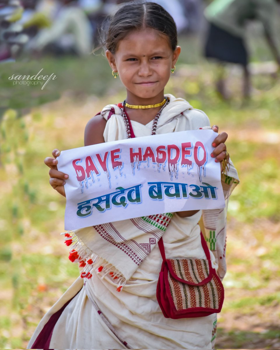 Sandeepbaghel's tweet photo. हम अपनी संस्कृति पहचान की वजह से आदिवासी हैं, जो हमारे जंगल की वजह से हैं।
क्यों खत्म करना चाहती हैं, तमाम सरकारें?
#SaveHasdeo #StandWithAdivasis https://t.co/MMlUGxLR7A