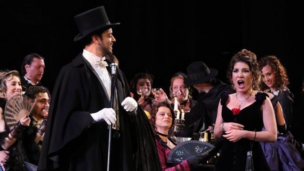 Sixtus Beckmesser (@beckmesserspain) on Twitter photo La lírica regresa al <a href="/TCalderonVLL/">Teatro Calderón</a> 27 meses después con #LaTraviata para homenajear a las víctimas del Covid. #ClaudiaPavone y <a href="/AiramTenor/">Airam Hernández</a> encabezan el reparto que lleva a escena la ópera en una adaptación «más intimista y oscura»
beckmesser.com/enlaces-mayo-2… La lírica regresa al <a href="/TCalderonVLL/">Teatro Calderón</a> 27 meses después con #LaTraviata para homenajear a las víctimas del Covid. #ClaudiaPavone y <a href="/AiramTenor/">Airam Hernández</a> encabezan el reparto que lleva a escena la ópera en una adaptación «más intimista y oscura»
beckmesser.com/enlaces-mayo-2…