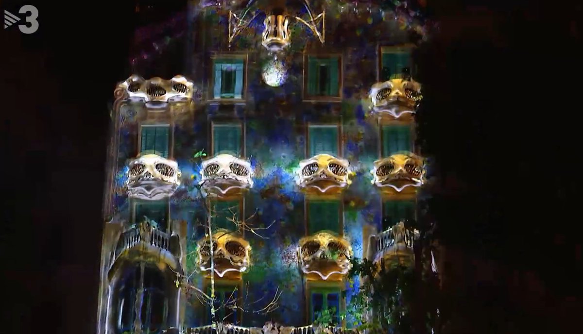 3CatInfo's tweet photo. ▶ I aquest és el vídeo de les #324mésvistes L'espectacular màping a la Casa Batlló, més gaudiniana que mai
https://t.co/2pP9z2MvYe https://t.co/CP333Zsmbi