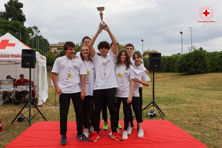 Gli studenti del Liceo Duca degli Abruzzi di #Gorizia sono diventati campioni d’Italia nella 1ª edizione della gara di #DirittoInternazionaleUmanitario, nel medesimo giorno della Giornata mondiale della Croce Rossa.
Bravi ragazzi! Il #FriuliVeneziaGiulia è orgoglioso di voi! 👏