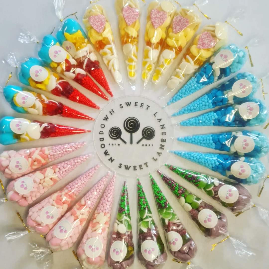 🌹Princess Inspired Party Cones!👑

How beautiful are these princess cones for a little girl's birthday party!💖

#DownSweetLane