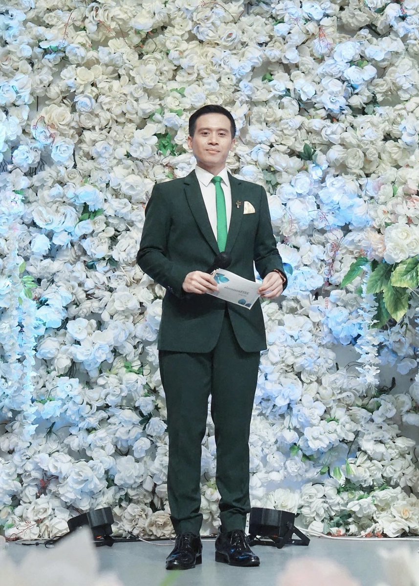 Gimme the greatest pleasure by giving you the touch of green emerald Badarawuhi. For the outstanding moment, the wedding of Reno &amp; Fika.  #loveisonFIRE 

#amalbastian #mcamalbastian #renofika #renofikawedding #weddingpartysurabaya #weddingsurabaya #mcwedding #mcweddingsurabaya