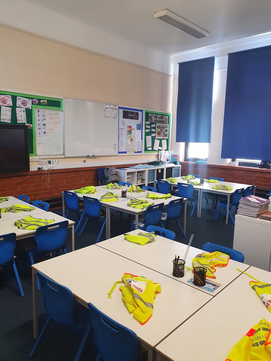 dosbarth3PG's tweet photo. High-vis all ready for our World Museum trip today! Check twitter for updates!😍 @YsgolEmmanuel https://t.co/P8WoM1tNMN